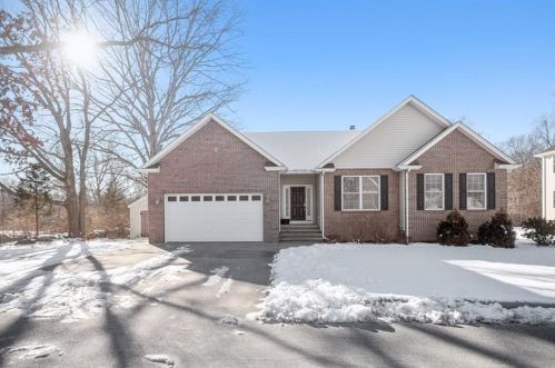 19 Colin Cir, Warren, RI 02885 exterior