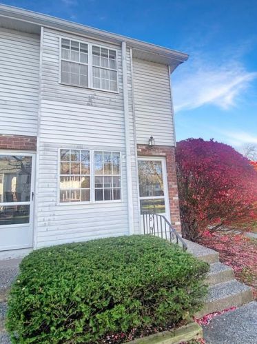 8 Georgetown Dr, Enfield, CT exterior