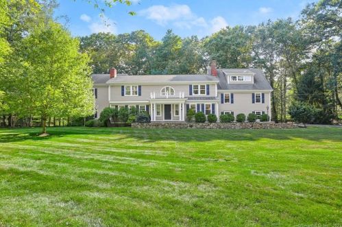 128 Danforth Dr, New Canaan, CT 06840 exterior