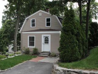 6 Ridgeview Ave, Tokeneke, CT 06820 exterior