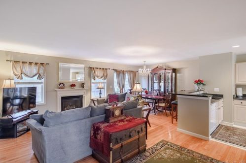 1205 Bradford Dr, Danbury, CT 06811 exterior
