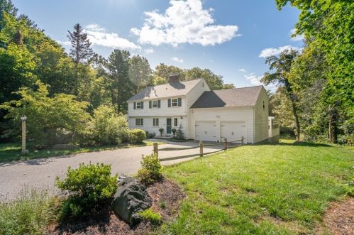 232 Conant Rd, Weston, MA 02493 exterior