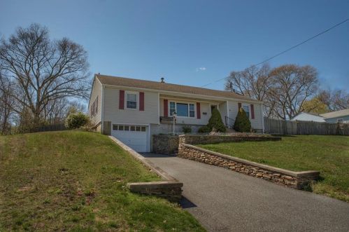 85 Farnum Rd, Warwick, RI 02888 exterior