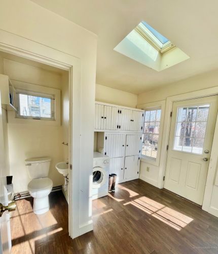 9 Cottage St, Vinalhaven, ME 04863 exterior