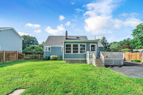 33 Richfield Rd, Bridgeport, CT 06606 exterior