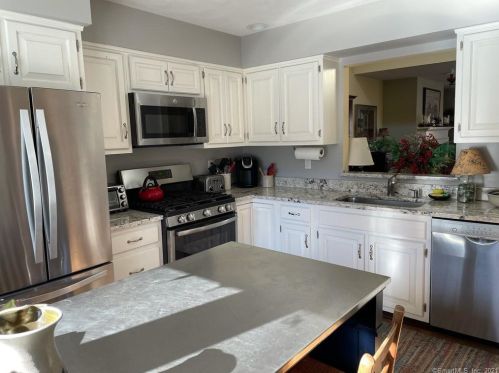 20 Hollow Tree Ln, Upper-Stepney, CT 06468 exterior