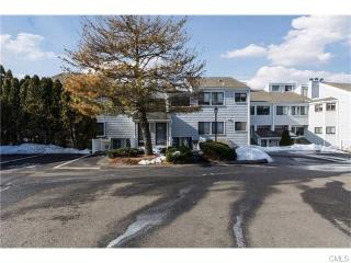161 Rowayton Woods Dr, Norwalk, CT 06854 exterior