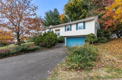 4 Liberty Ct, Wallingford, CT 06492 exterior