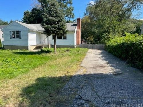 34 Wesley Dr, Bridgeport, CT 06611 exterior