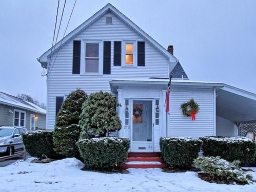 272 Riverside Dr, Dedham, MA 02026 exterior