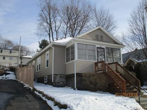 20 Indian Lake Pkwy, Worcester, MA 01605 exterior