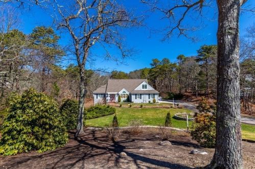 63 Cairn Ridge Rd, Teaticket, MA 02536 exterior