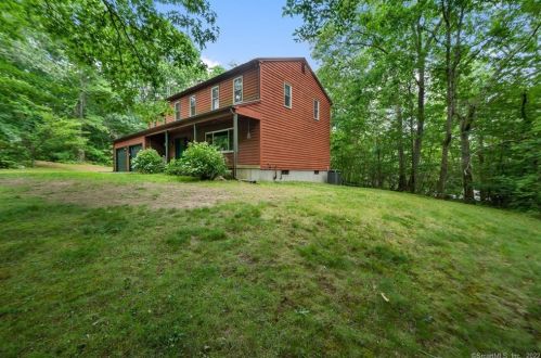 2 Nottingham Ct, Gales Ferry, CT 06335 exterior