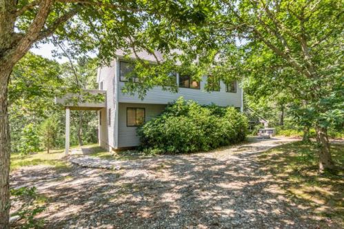 4 Calebs Common Ln, Marthas Vineyard, MA 02539 exterior