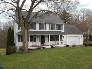 72 Sullivan Rd, Hudson, NH 03051 exterior