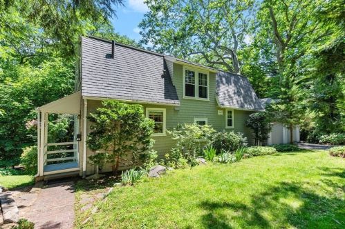 15 Squirrel Rd, Wellesley, MA 02481 exterior