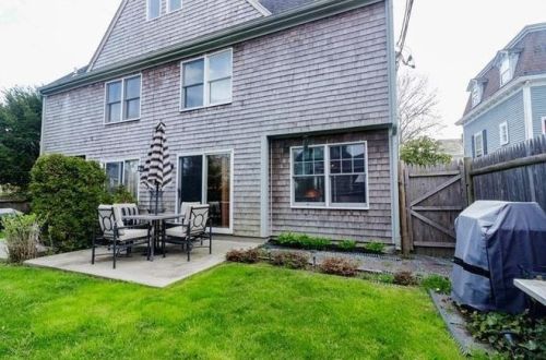 2 Gibbs Ave, Newport, RI 02840 exterior