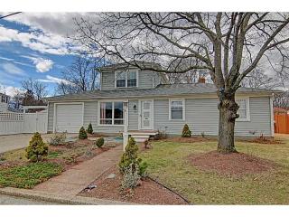 18 Meadowcrest Dr, East Providence, RI 02915 exterior