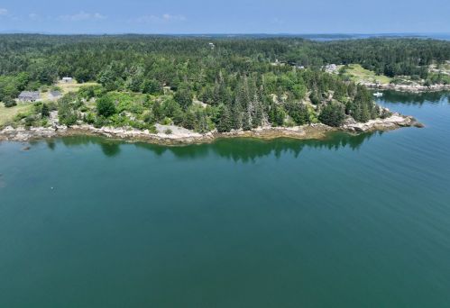 205 Young Rd, Vinalhaven, ME 04863 exterior