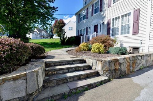 3 Commodore Hull Dr, Derby, CT 06418 exterior