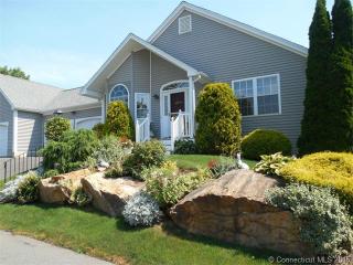 554 Mohave Cir, Huntington, CT 06484 exterior