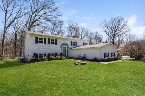 20 Fairway Dr, Danbury, CT 06811 exterior