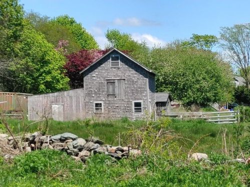14 Little Creek Ln, Middletown, RI 02842 exterior