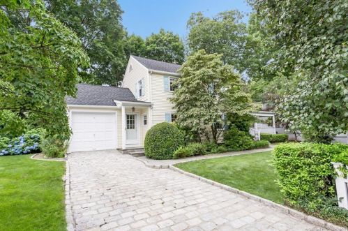 46 Oval Ave, Riverside, CT 06878 exterior