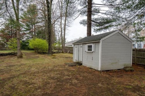 4 Danbury Rd, Nashua, NH 03064 exterior