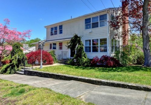18 Brookway Rd, Providence, RI 02906 exterior