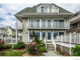 14 Beach Dr, Norwalk, CT 06853 exterior