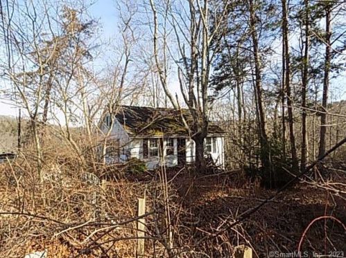 6 Shadblow Trl, Sandy Hook, CT 06482 exterior