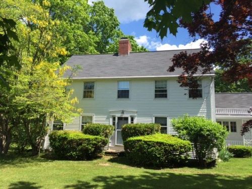 96 Sweet Hill Rd, Plaistow, NH 03865 exterior