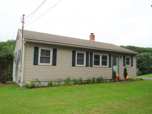 4 Cook Pl, Unity, NH 03743 exterior