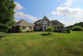 2 Kentwood Ct, Waterbury, CT 06762 exterior