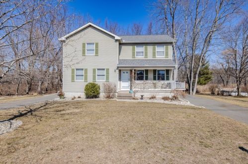 4 Sunflower Ln, Montgomery, MA 01085 exterior