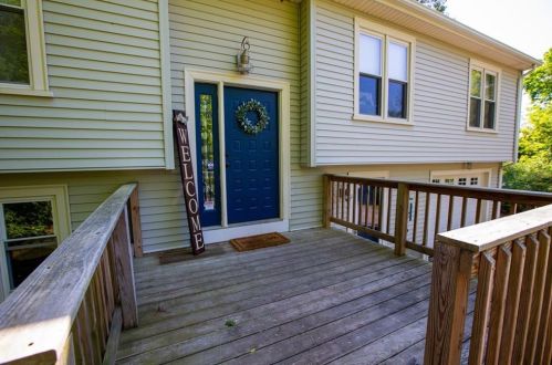 31 Lighthouse Ln, Warwick, RI 02889 exterior
