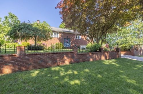 21 Rowe St, New-Bedford, MA 02740 exterior