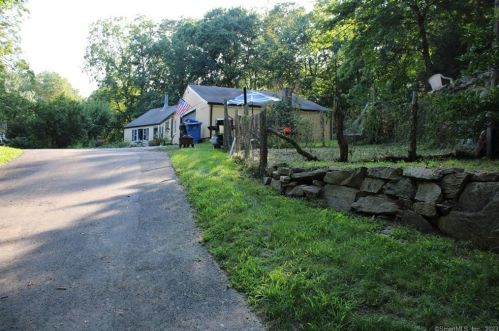 125 Pepper St, Upper-Stepney, CT 06468 exterior