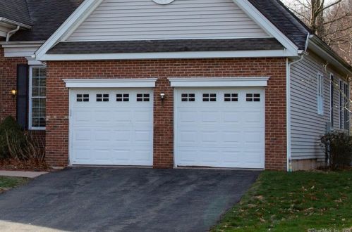 6 Deerfield Rd, Bloomfield, CT 06002 exterior