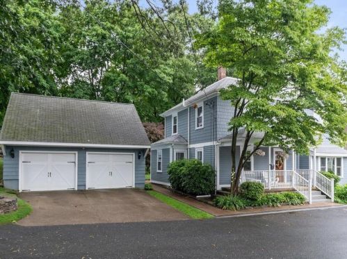 1 Olsons Way, East Greenwich, RI 02818 exterior