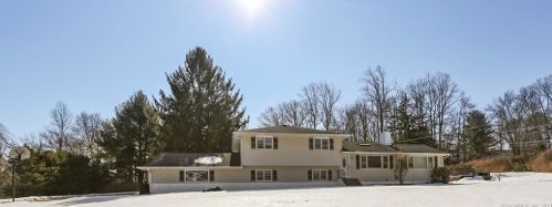 2 Advocate Pl, Danbury, CT 06810 exterior