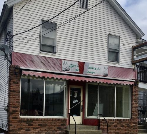 27 Pulaski St, Ware, MA 01082 exterior